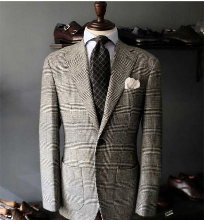 定做西服如何選擇面料?定做西服該怎么保養?